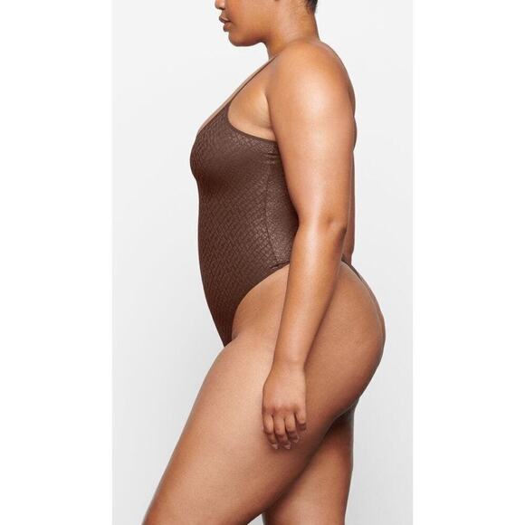SKIMS Logo Mesh Foil Cami Bodysuit in Coffee Size 4X BS-BDY-2336 NWT - Picture 3 of 7
